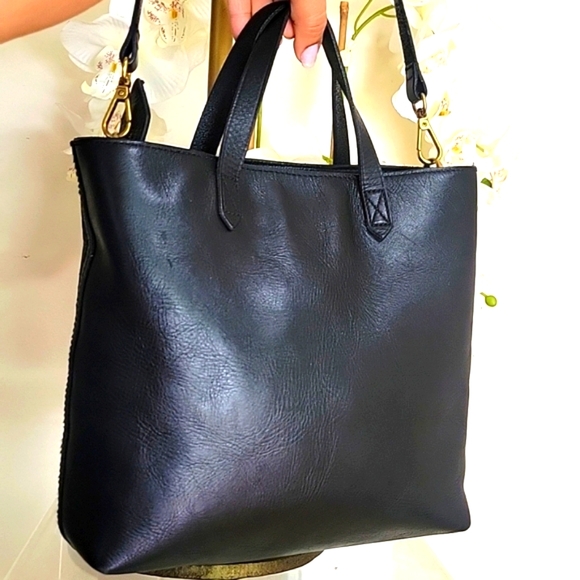 Madewell Handbags - Madewell zip top transport Crossbody/Satchel leather black Bag .